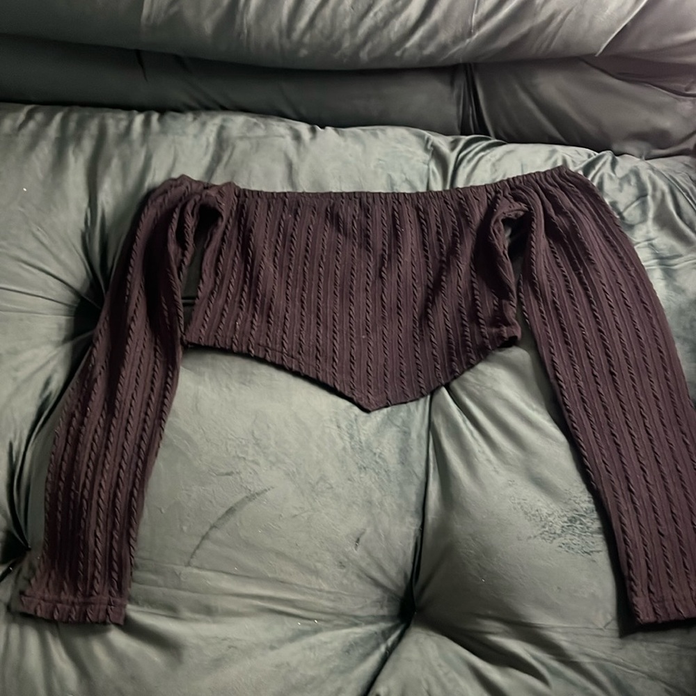 Black cable knit off the shoulder crop top with sleeves